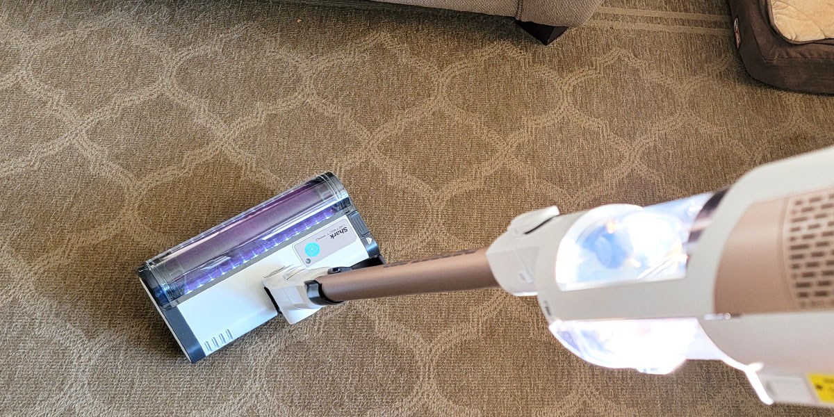 Shark Cordless Detect Pro on carpeted flooring Shark Cordless Detect Pro on carpeted flooring