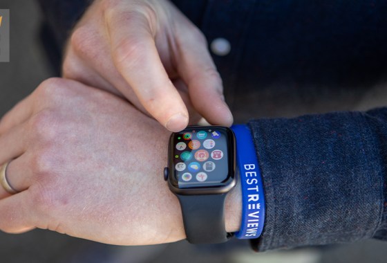 Apple just dropped the price of the Apple Watch SE and Apple Watch Series 7