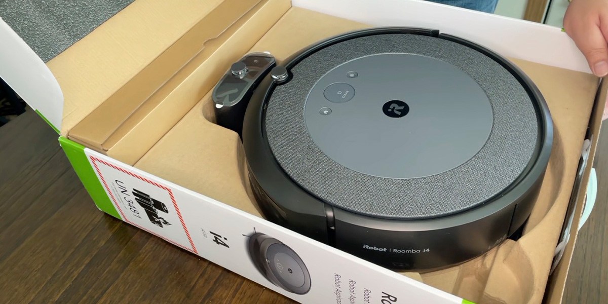 Roomba i4+ EVO in product packaging