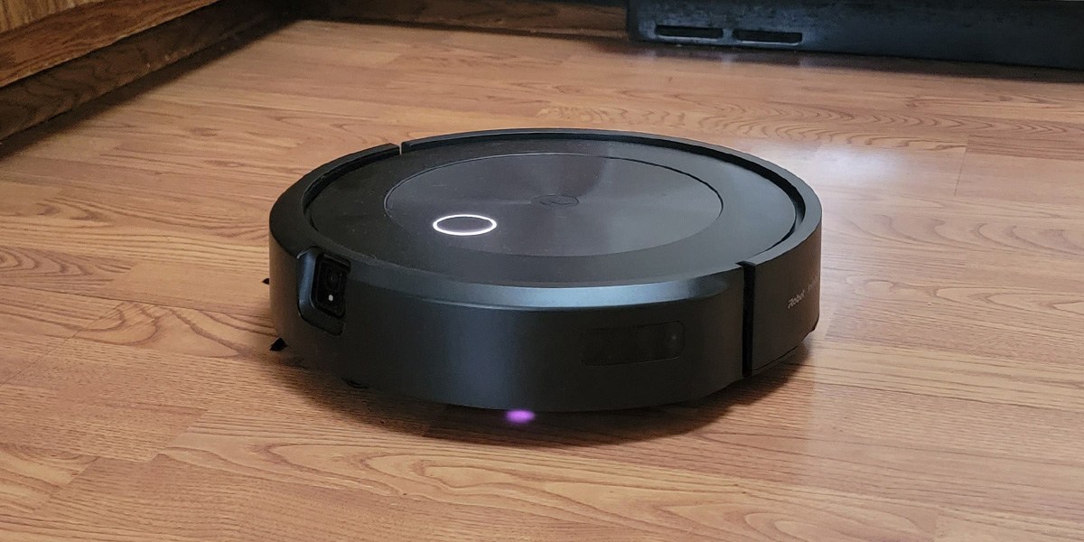 Roomba cleaning hardwood flooring